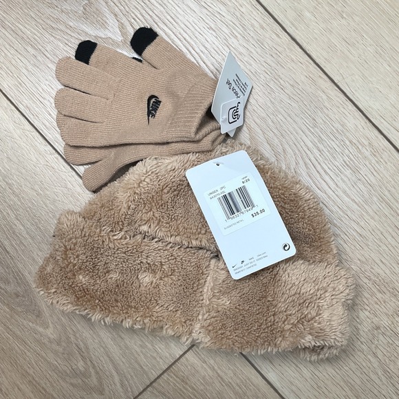 Nike Kids Beanie Hat and Gloves 2-Piece Set Tan Black Youth NWT - Picture 2 of 4